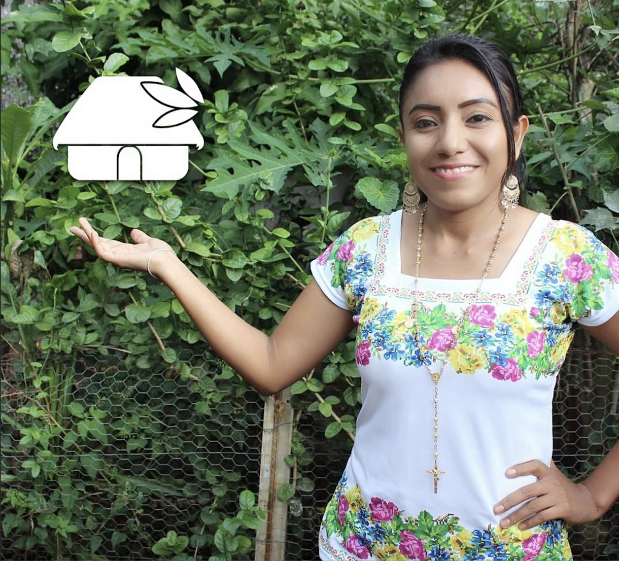 Gladys Concepción Collí Ek en vestimenta tradicional maya